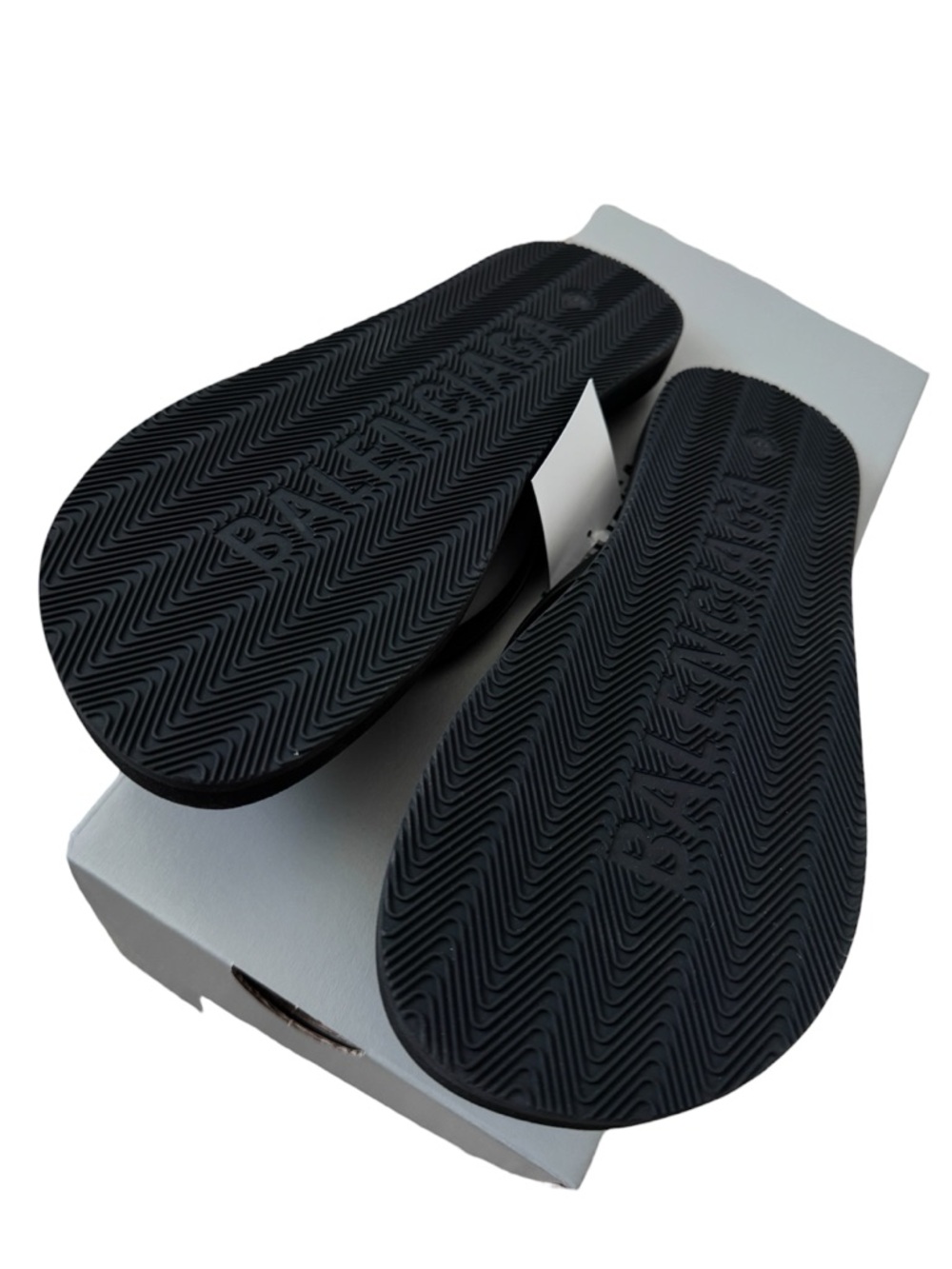 Balenciaga
Logo Printed Thong Sandals - Picture 2 of 3